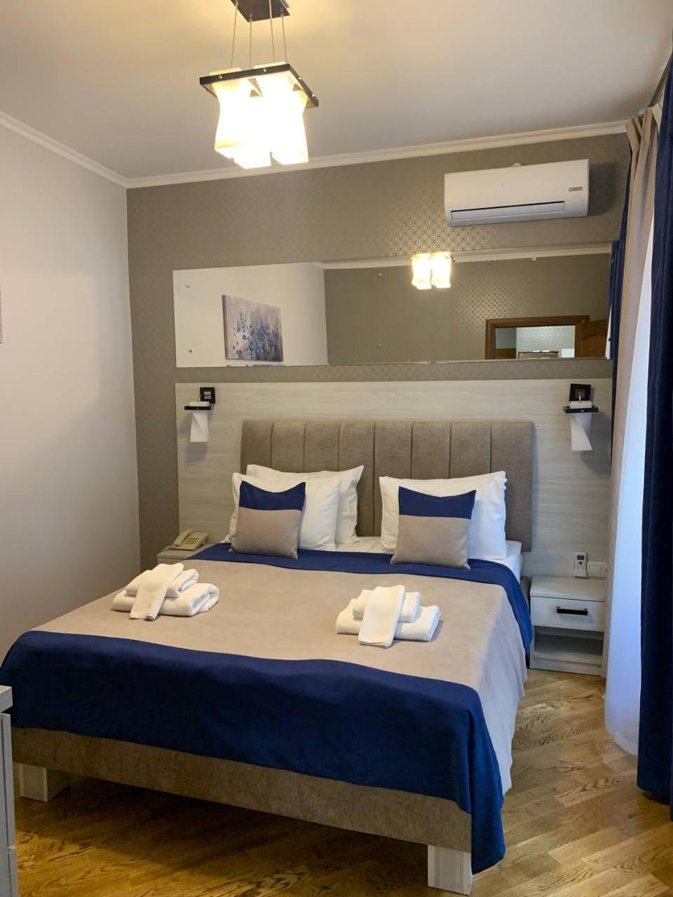 Antares Apart Hotel Lviv Extérieur photo