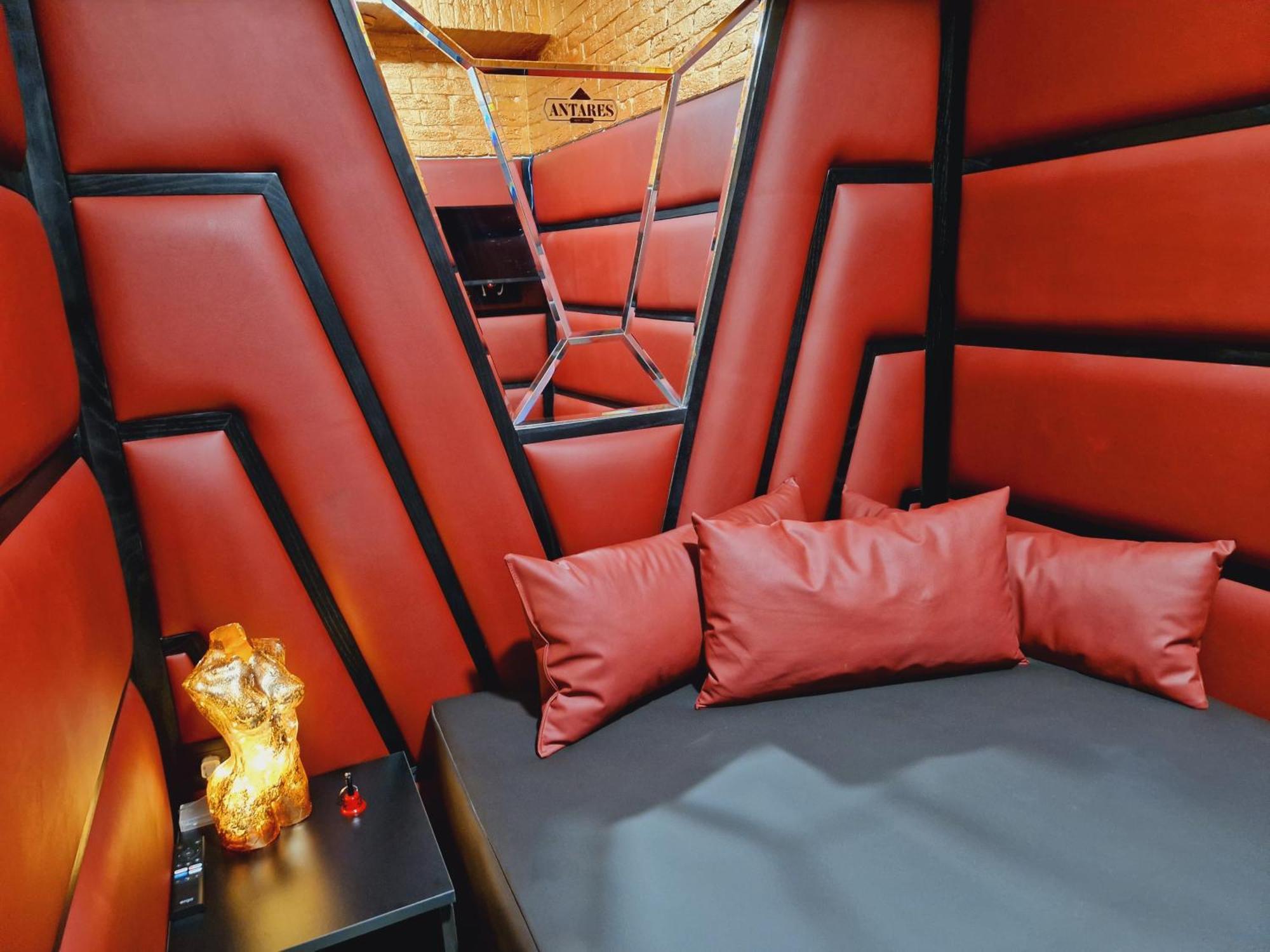 Antares Apart Hotel Lviv Extérieur photo