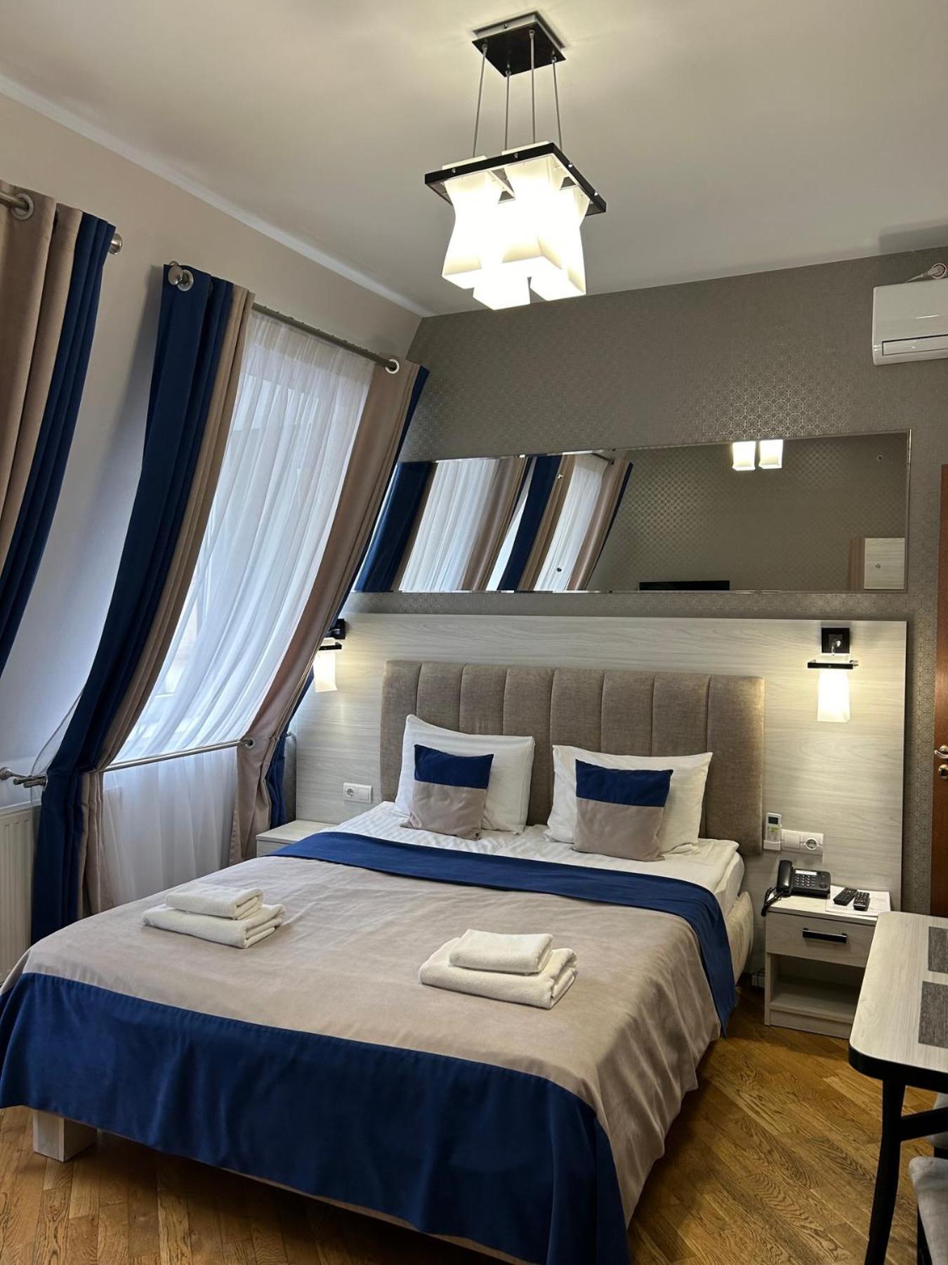 Antares Apart Hotel Lviv Extérieur photo