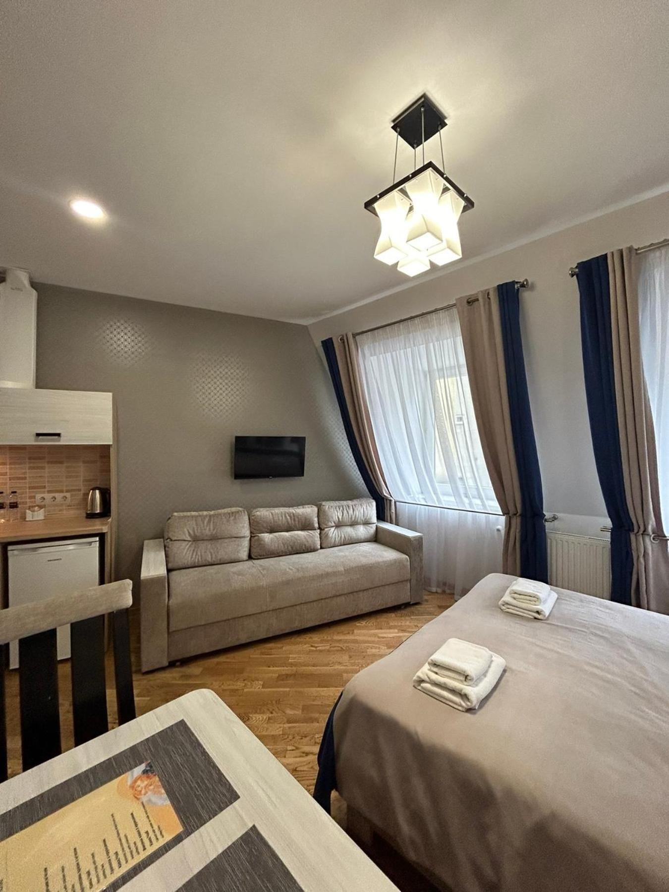 Antares Apart Hotel Lviv Extérieur photo