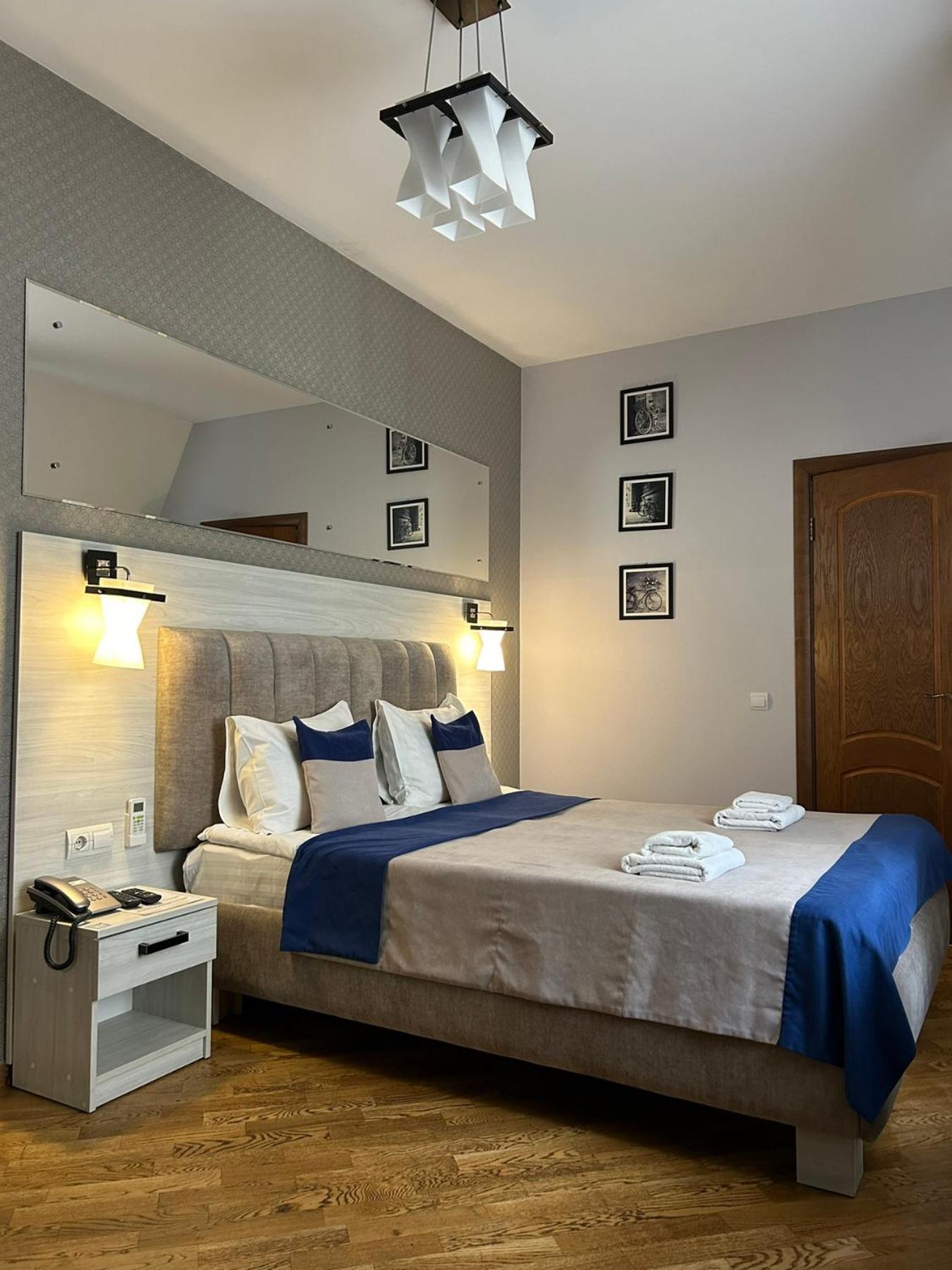Antares Apart Hotel Lviv Extérieur photo
