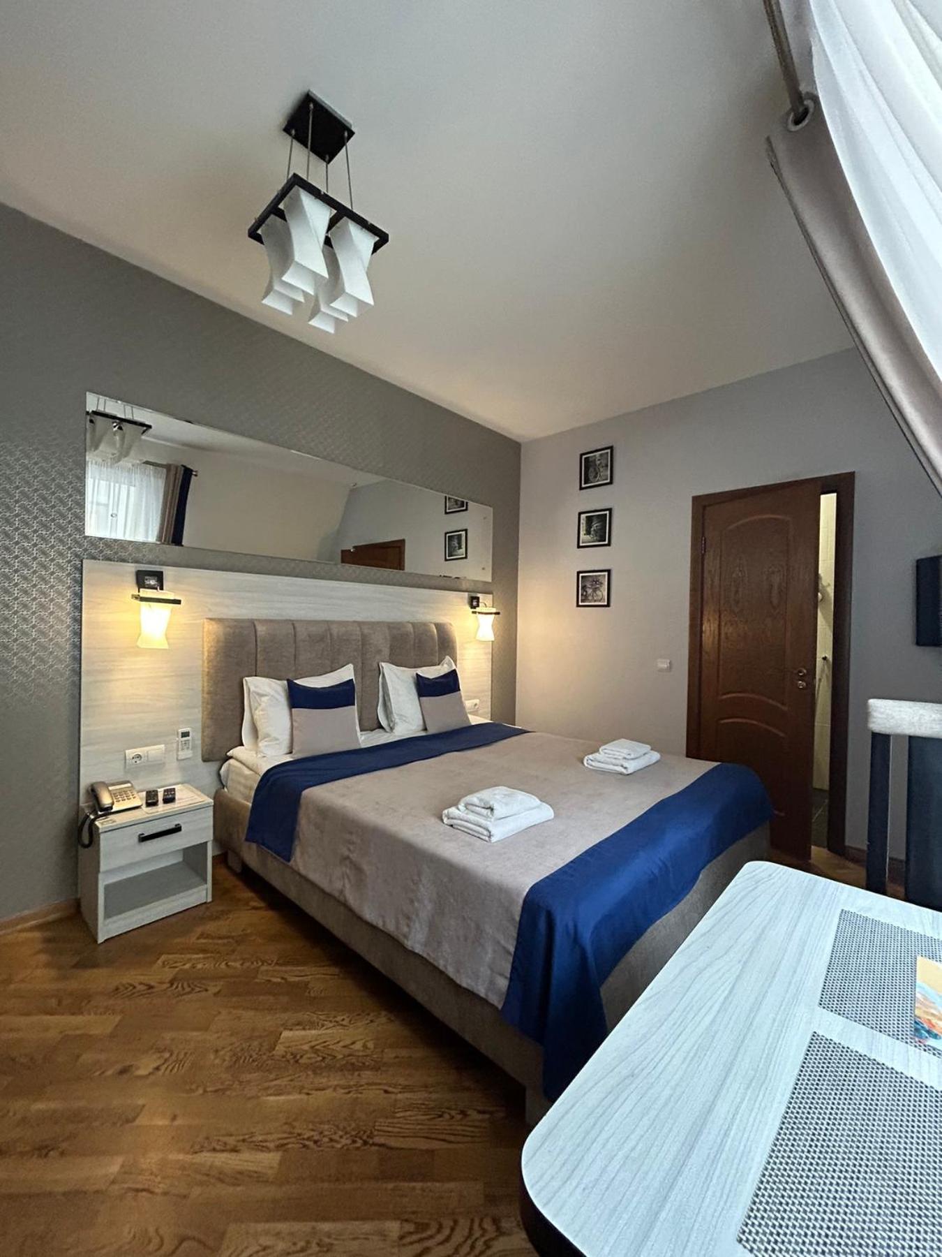 Antares Apart Hotel Lviv Extérieur photo
