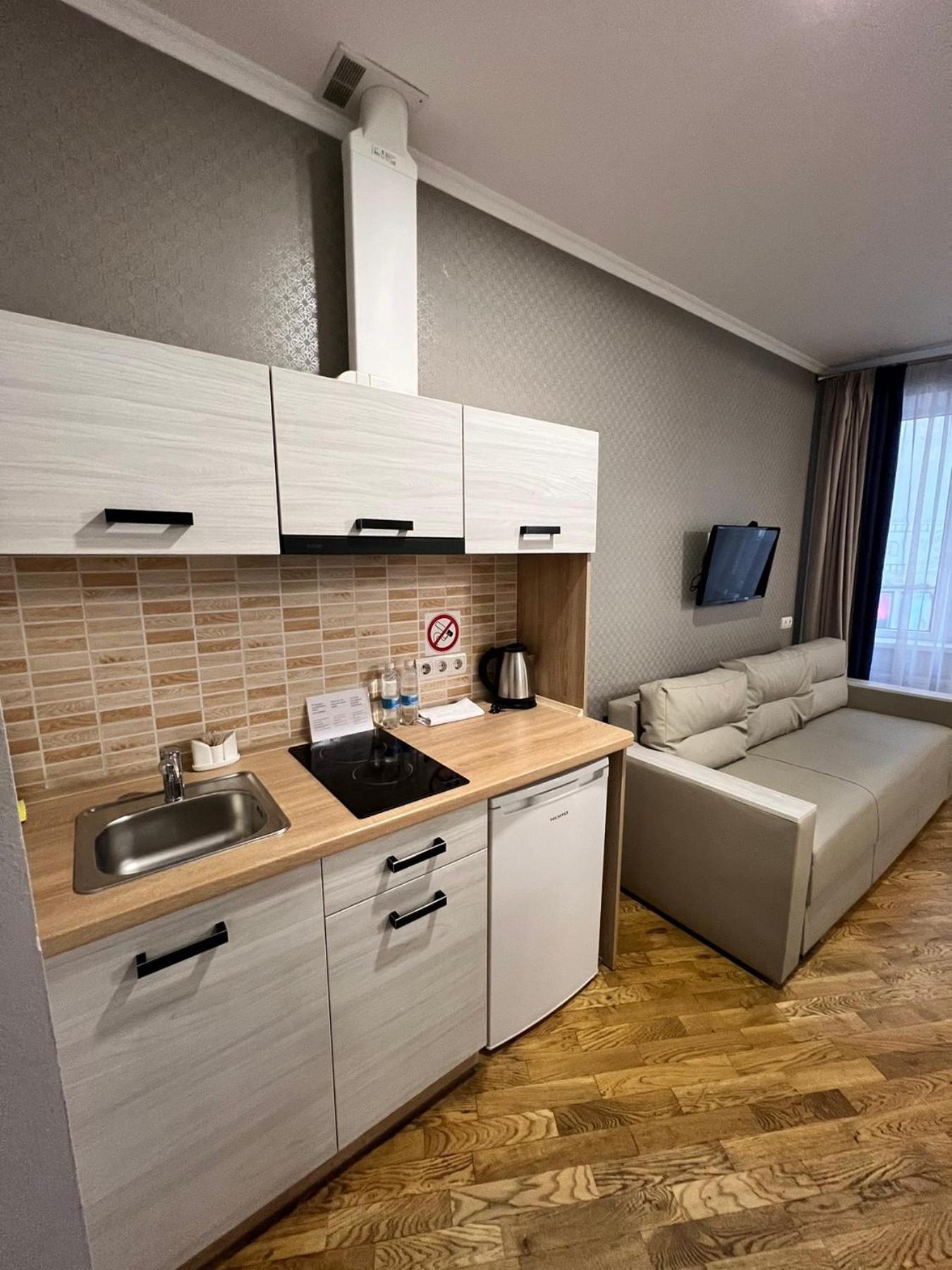 Antares Apart Hotel Lviv Extérieur photo
