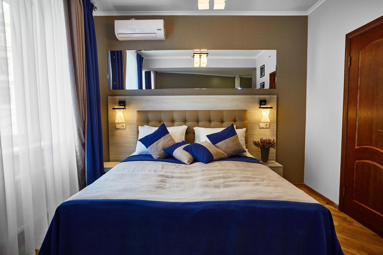 Antares Apart Hotel Lviv Extérieur photo