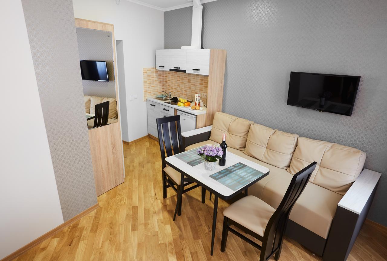 Antares Apart Hotel Lviv Extérieur photo