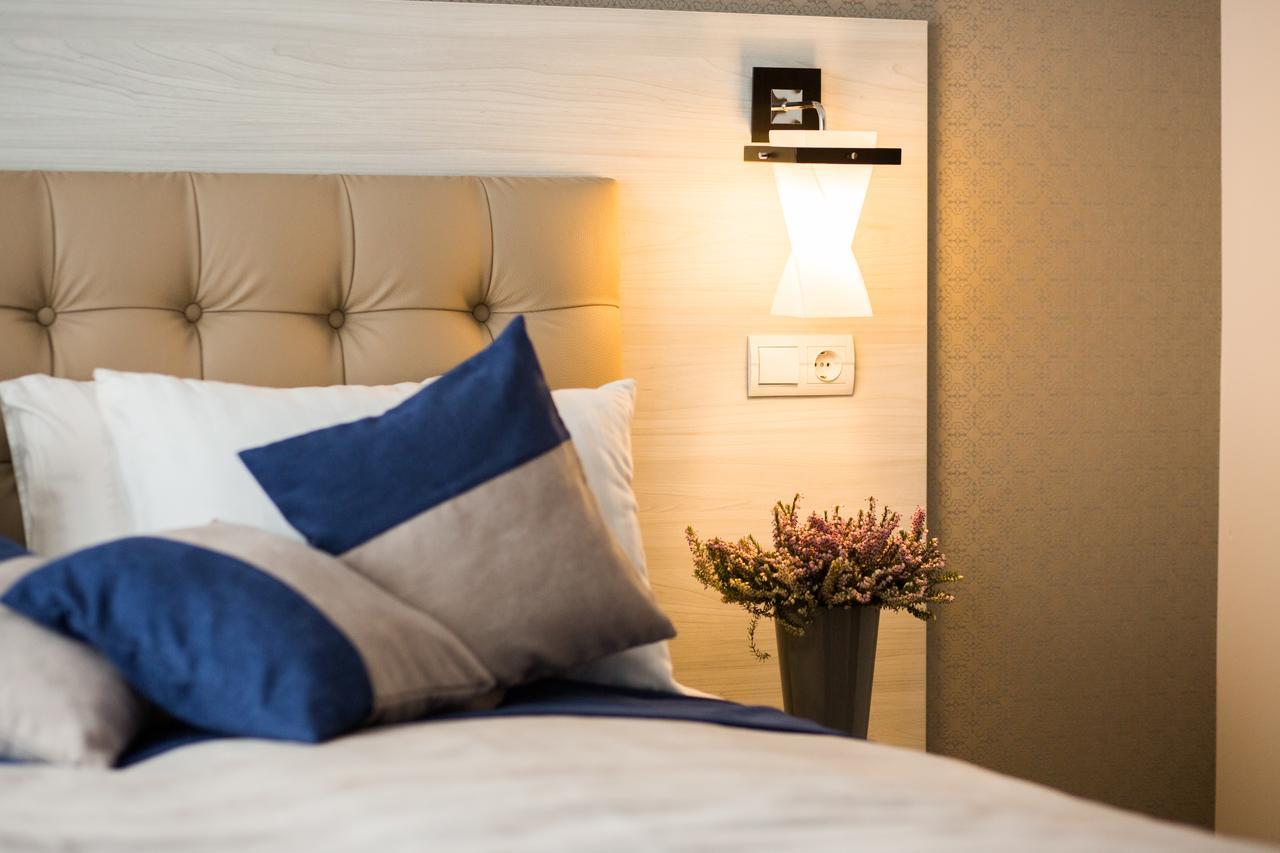 Antares Apart Hotel Lviv Extérieur photo