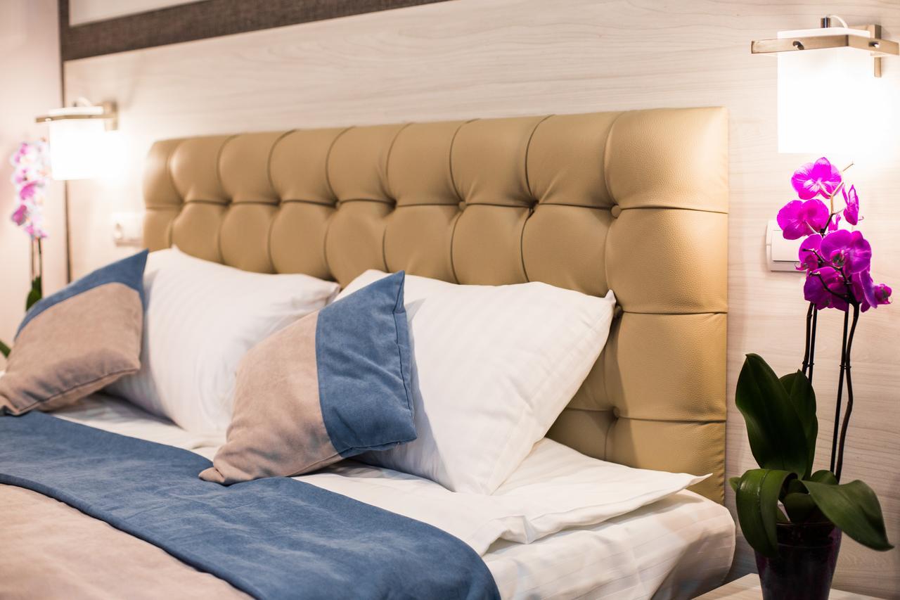 Antares Apart Hotel Lviv Extérieur photo