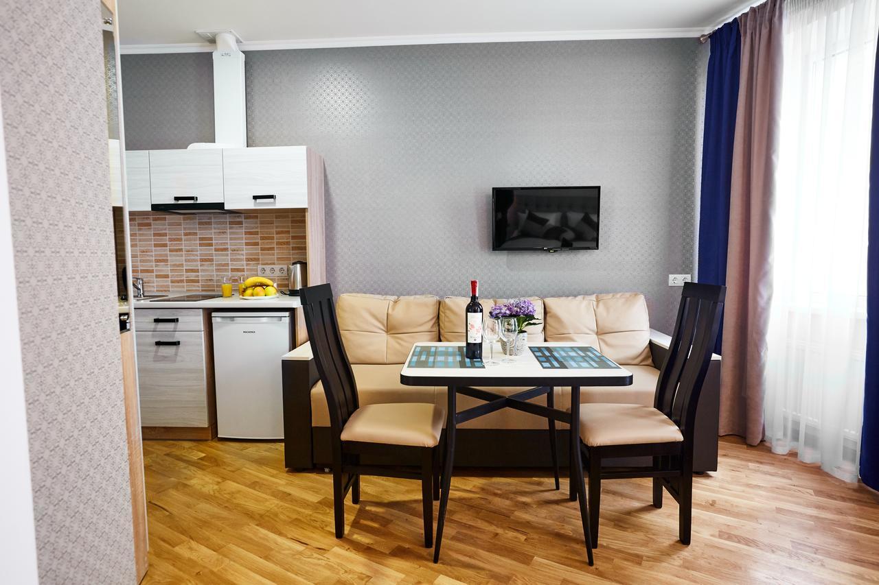Antares Apart Hotel Lviv Extérieur photo