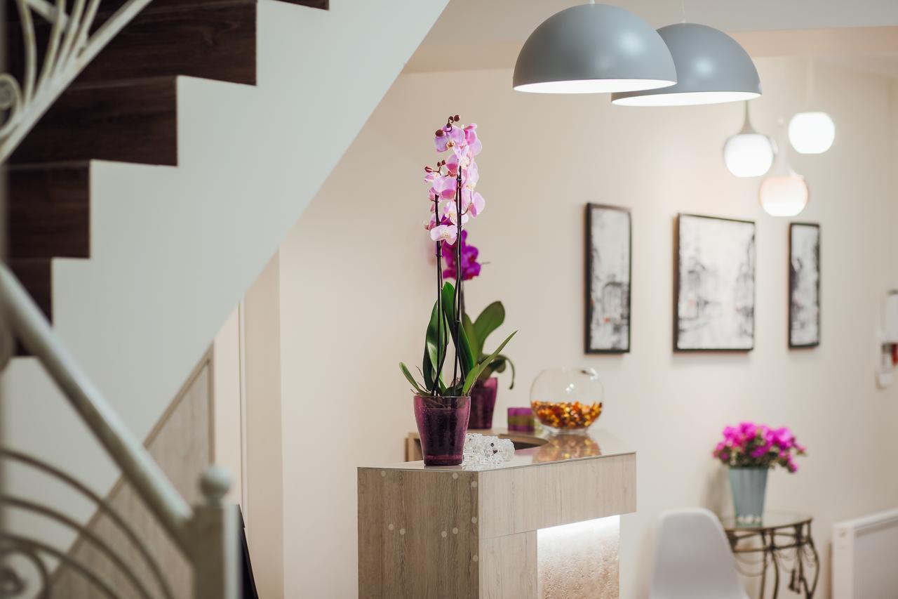 Antares Apart Hotel Lviv Extérieur photo